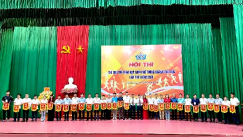 Hội thi thể thao học đường Ninh Bình thu hút hơn 7.000 vận động viên tranh tài