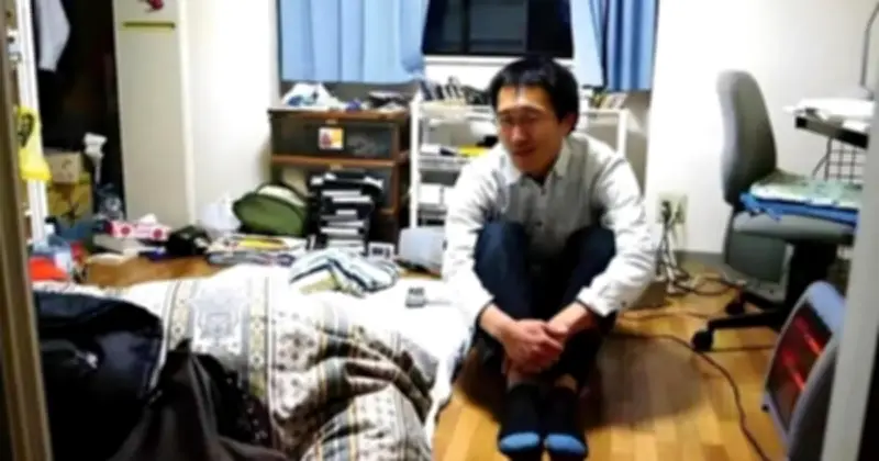 Hiện tượng 'gặm nhấm cha mẹ kiểu mới': Lớp vỏ độc lập giả tạo và nỗi sợ thực tại