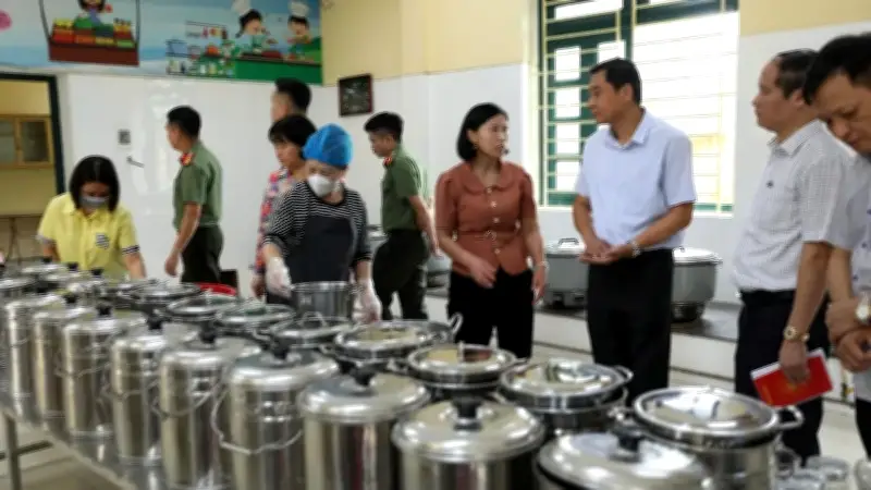 Hiệu trưởng mầm non bị tạm đình chỉ vì thực phẩm mốc trong bếp ăn trường