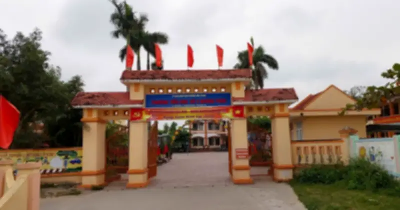 Hiệu trưởng Trường tiểu học số 2 Quảng Phúc bị tạm đình chỉ công tác để điều tra