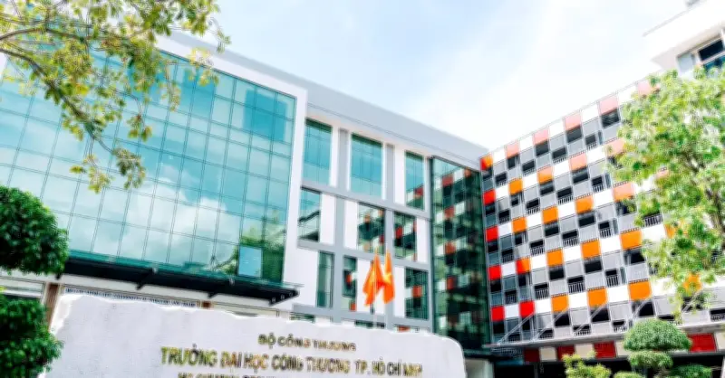 Hiệu trưởng xin lỗi sinh viên, trường chi gần 1 tỷ USD xây cơ sở mới