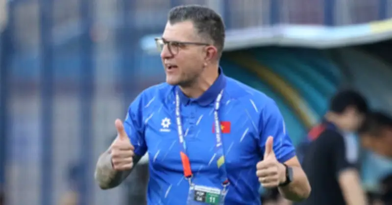 HLV Cristiano Roland thẳng thắn đánh giá con trai Quang Hải