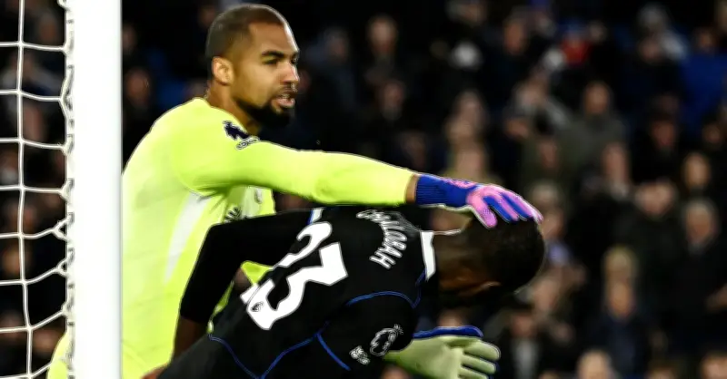 HLV Rosenior chỉ trích gay gắt cầu thủ Chelsea sau thất bại thảm hại 0-3 trước Brighton