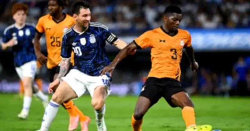 HLV Scaloni: 'Messi hoàn toàn có thể đạt 1.000 bàn, vấn đề là cậu ấy có muốn không'