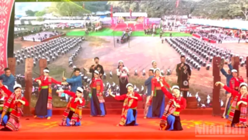 Hơn 100 đồng bào 16 dân tộc tái hiện văn hóa tại Làng Văn hóa dịp 30/4-1/5