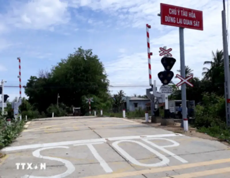 Hơn 100 vi phạm giao thông tại điểm giao cắt đường bộ - đường sắt trong một ngày