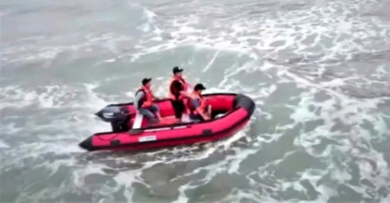 Hơn 200 người tìm kiếm kỹ sư mất tích khi tắm biển tại Hà Tĩnh