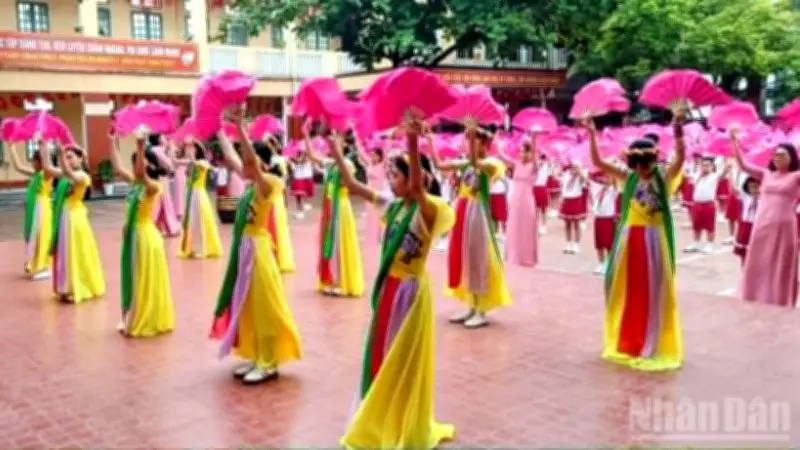 Hơn 262.000 học sinh Hưng Yên đồng diễn múa hát sân trường mừng ngày 30/4