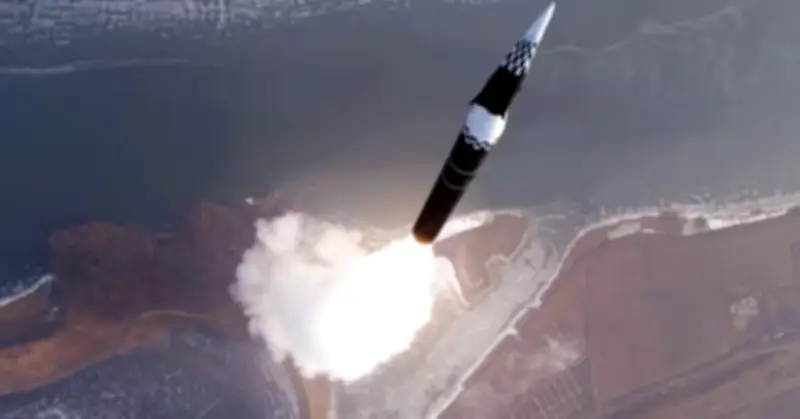 Hàn Quốc họp khẩn vì Triều Tiên liên tục phóng tên lửa ra biển