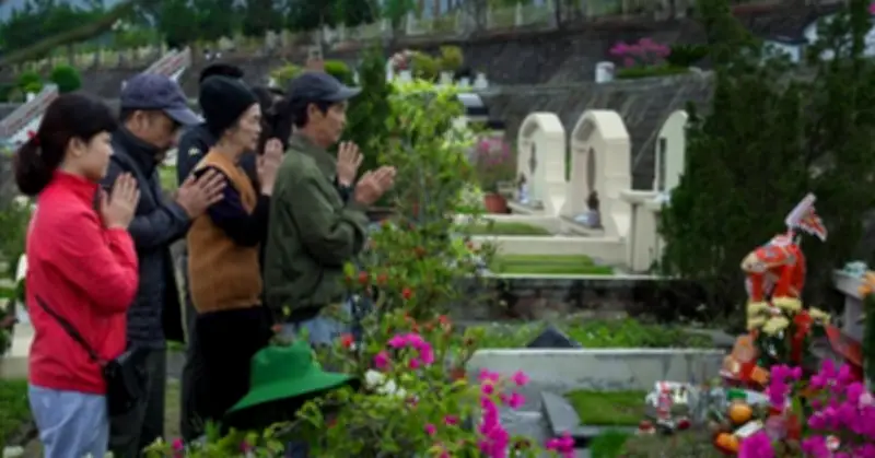 Hướng dẫn chi tiết bài văn khấn âm phần, vong linh và gia tiên dịp Tết Thanh minh