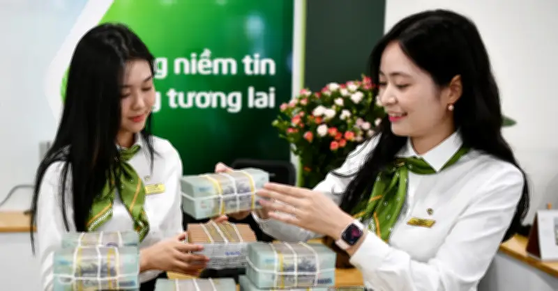 Hàng loạt ngân hàng giảm lãi suất huy động sau cuộc họp với Ngân hàng Nhà nước