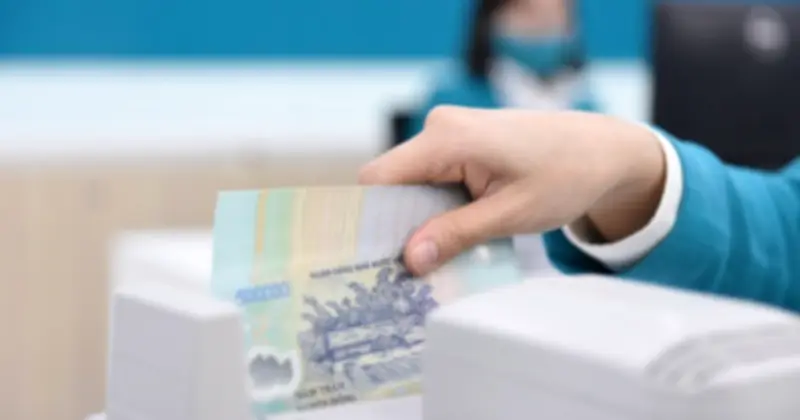 Hàng loạt ngân hàng giảm lãi suất huy động sau cuộc họp với Thống đốc Phạm Đức Ấn