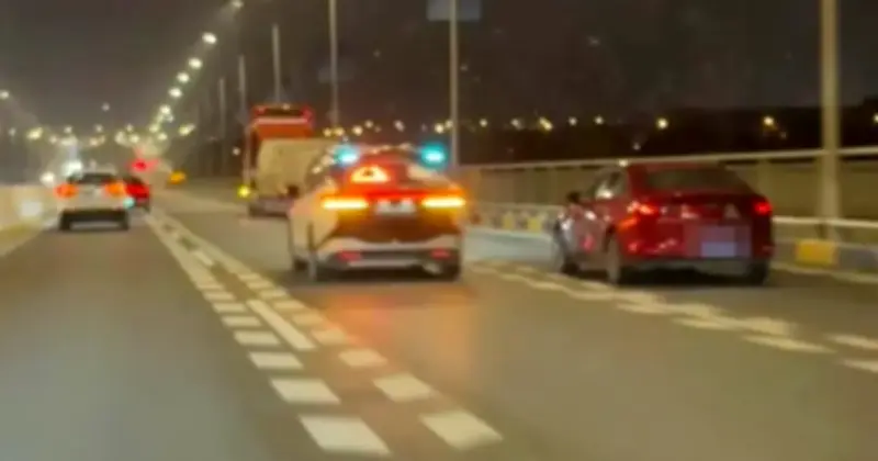 Hàng Loạt Robotaxi Baidu Tê Liệt Giữa Cao Tốc Vũ Hán, Hành Khách Mắc Kẹt Suốt 2 Giờ