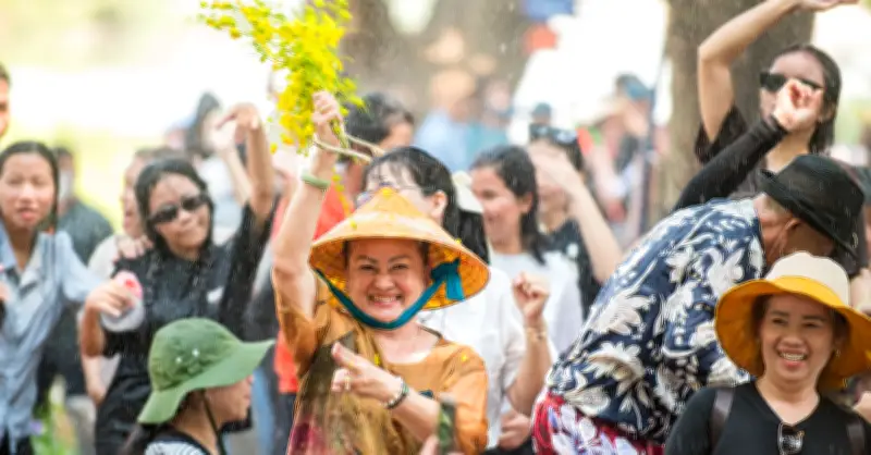 Hàng nghìn du khách đổ về Buôn Đôn đón Tết cổ truyền của người Lào ở Đắk Lắk