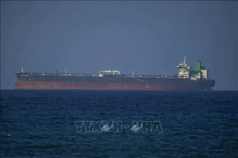 Hàng nghìn thuyền viên mắc kẹt tại Eo biển Hormuz, IMO kêu gọi hỗ trợ khẩn cấp