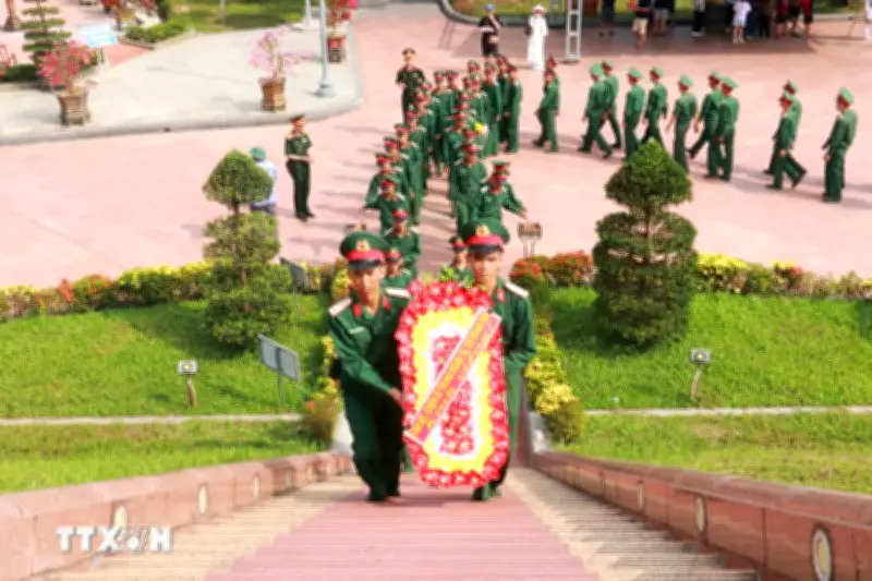 Hàng ngàn du khách đổ về Thành Cổ Quảng Trị dịp Giỗ Tổ Hùng Vương