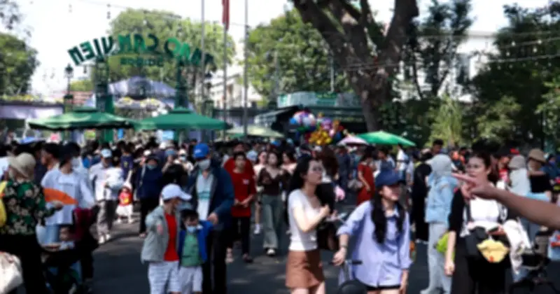 Hàng ngàn người đổ về đền thờ Vua Hùng tại Thảo Cầm Viên Sài Gòn dịp Giỗ tổ