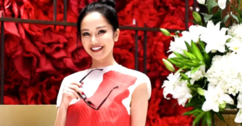 Hồng Nhung, Trẻ Đẹp U60, Nhất Kim Anh Khoe Sâu Tạo Bão Mạng