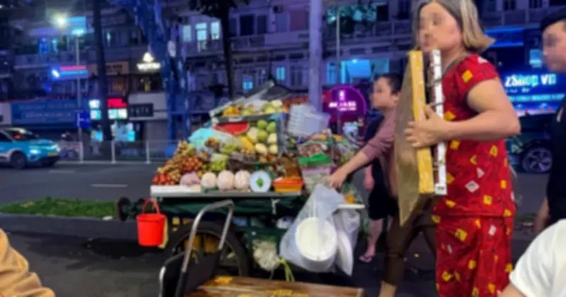 Hàng rong, ăn xin biến tướng: Nỗi ám ảnh của du khách và người dân TP.HCM