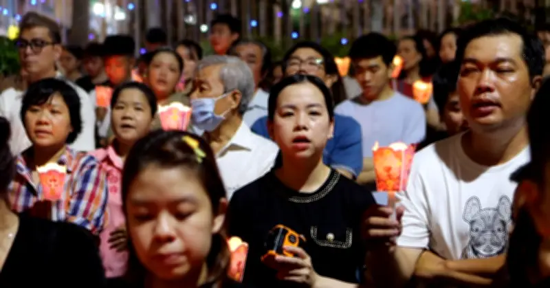 Hàng trăm giáo dân Sài Gòn thắp nến cầu nguyện mừng Chúa Phục Sinh