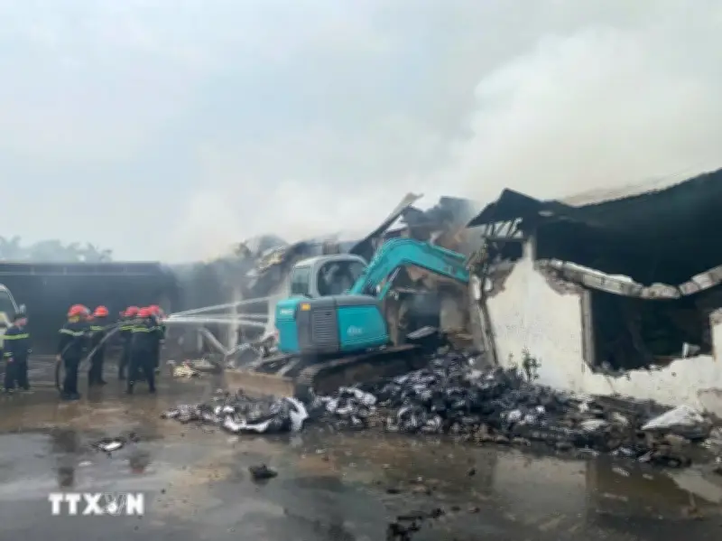 Hưng Yên: Kịp thời sơ tán 700 công nhân khỏi vụ cháy công ty giấy