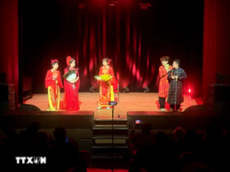 Hình ảnh Việt Nam tỏa sáng tại lễ diễu hành Château d'Un của Pháp