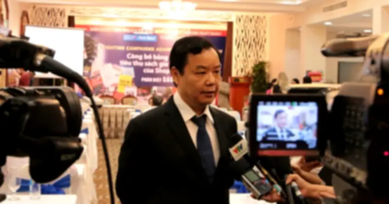 Hành trình 'ma xó' mua bản quyền và cuộc chiến chống sách lậu của ông chủ First News