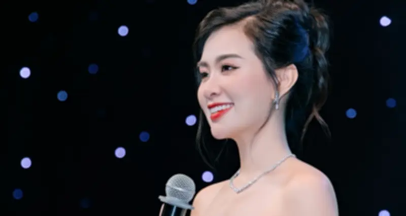 Hành trình từ Á hậu đến giảng viên MC song ngữ của Lê Hà Phương