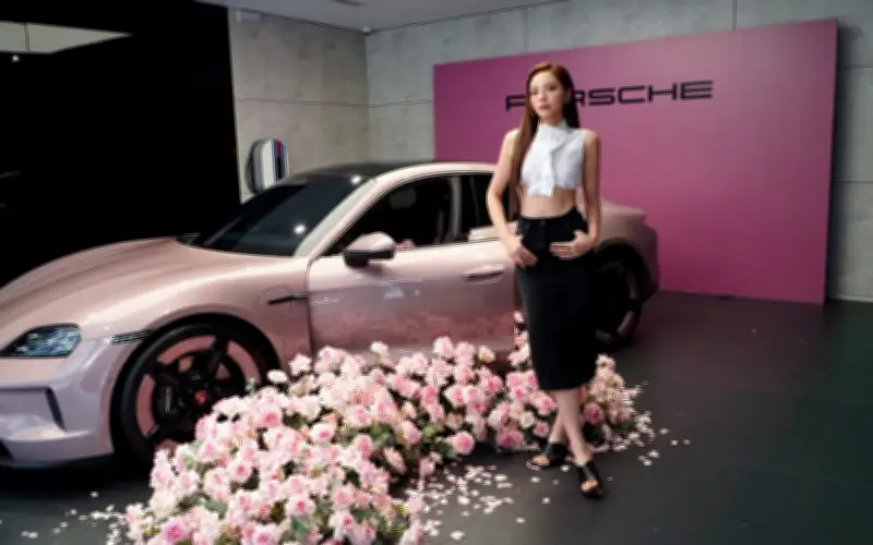 Hoa hậu Kỳ Duyên tậu xe điện Porsche gần 5 tỷ đồng