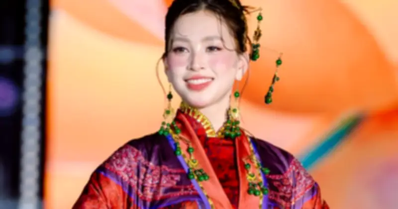 Hoa hậu Tiểu Vy tỏa sáng tại Lễ hội áo dài Đà Nẵng 2026