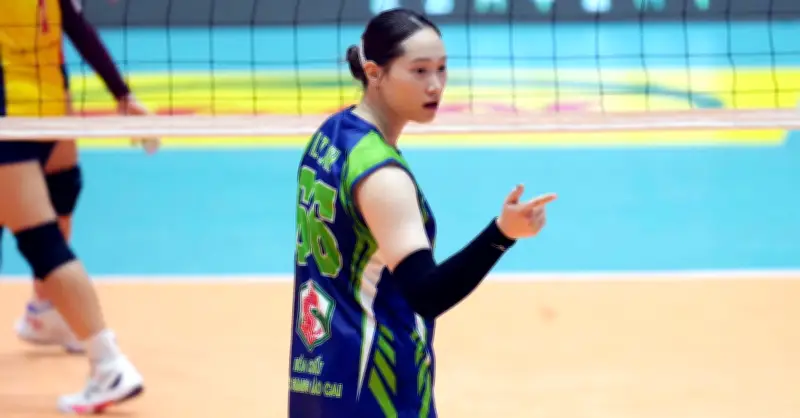 Hotgirl bóng chuyền cao 1m79 gây sốt tại giải VĐQG 2026 với tài năng và ngoại hình