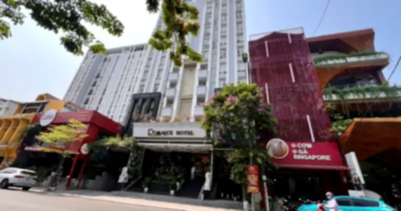 Huế: Lực lượng chức năng vận động bàn giao khách sạn Romance trước ngày cưỡng chế