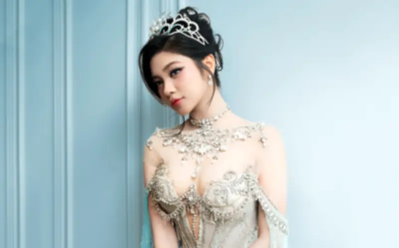 Á hậu Minh Kiên: Tự chủ kinh tế để mẹ nghỉ việc giúp việc, chăm sóc gia đình