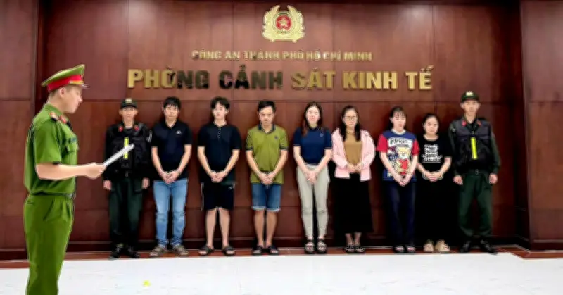 Huy động 100 cảnh sát triệt phá đường dây đổ trộm hơn 20.000 tấn chất thải