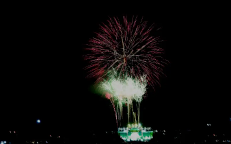 Huyện Áo Đêm Cổ Đô: Pháo hoa thắp sáng giấc mơ ngàn năm