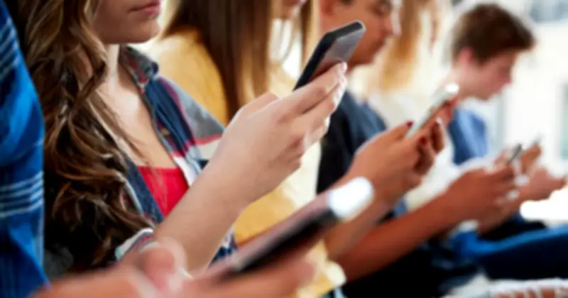 Hy Lạp cấm trẻ em dưới 15 tuổi dùng mạng xã hội từ 2027, hướng tới bảo vệ sức khỏe tâm thần