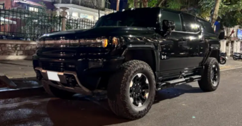 Đại gia Hà Nội chi 5 tỷ đồng nhập khẩu GMC Hummer EV từ Lào