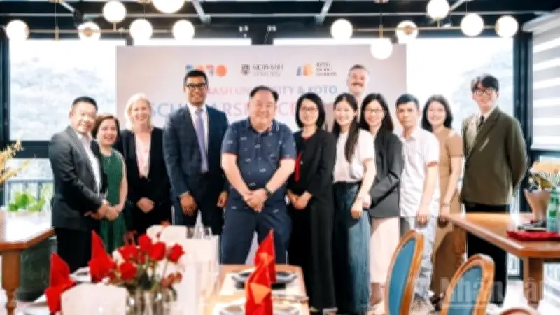 Đại học Monash và KOTO trao học bổng toàn phần, mở cánh cửa đại học cho thanh niên khó khăn