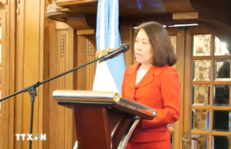 Đại sứ quán Việt Nam tại Argentina thăm cộng đồng người Việt ở Posadas