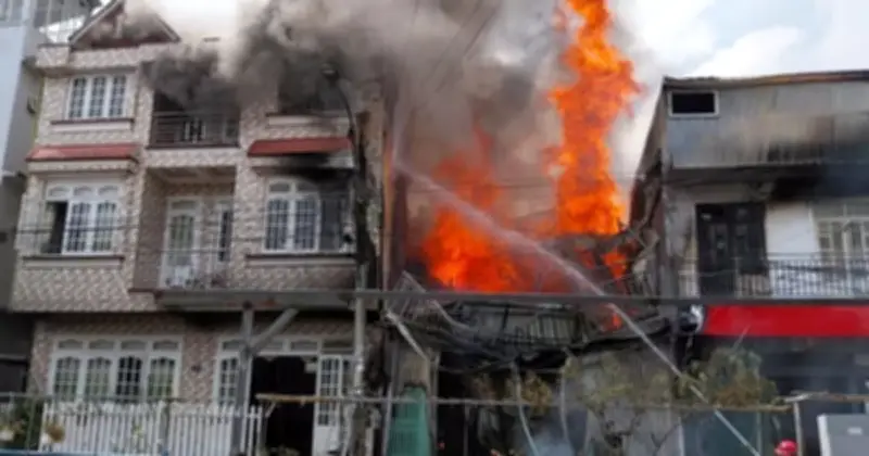 Đại tá Công an Lâm Đồng thăm đại úy bị thương khi dũng cảm chữa cháy ở Đà Lạt