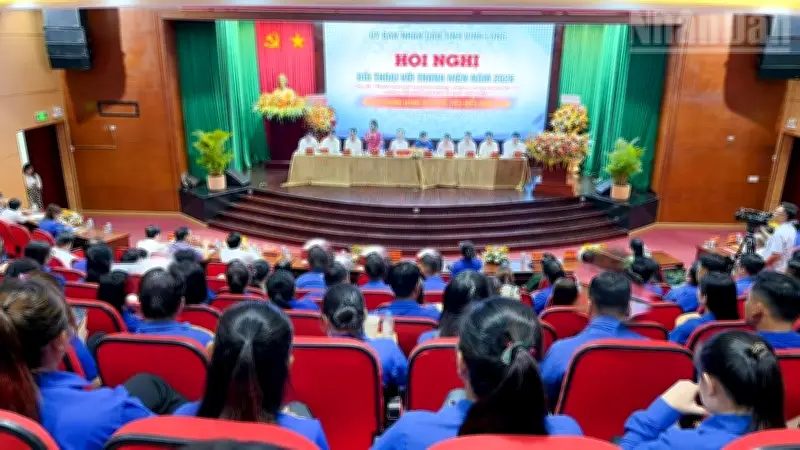 Đối thoại với thanh niên Vĩnh Long: Tiên phong chuyển đổi số, phát triển kinh tế xanh