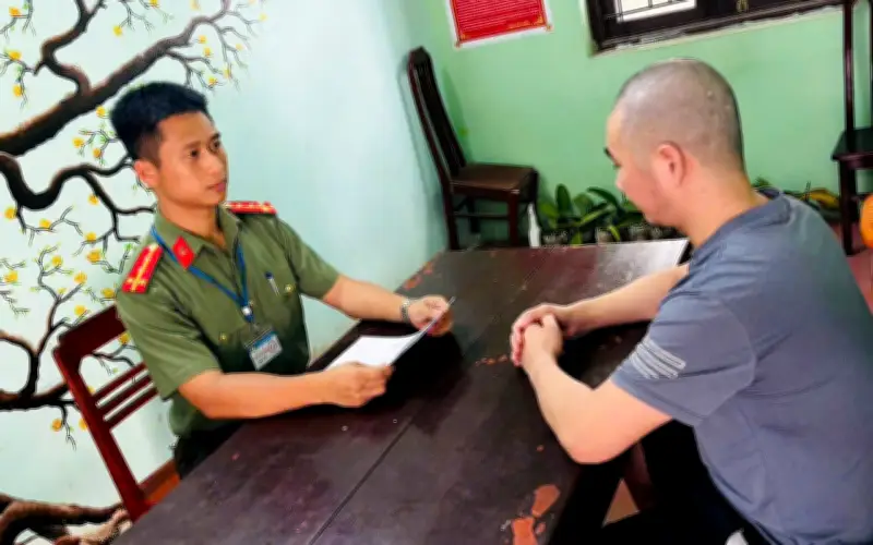 Đối tượng lừa đảo 'đổ thạch' ra đầu thú sau 7 tháng trốn truy nã