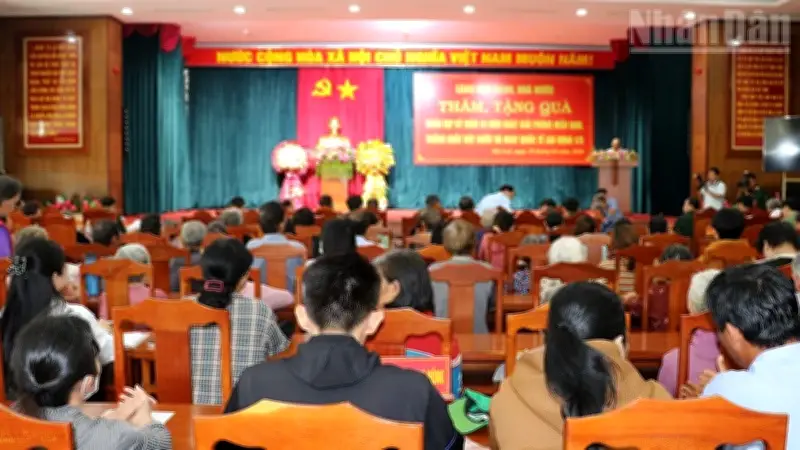 Đại tướng Nguyễn Trọng Nghĩa dự chương trình 'Đền ơn đáp nghĩa' tại Gia Lai