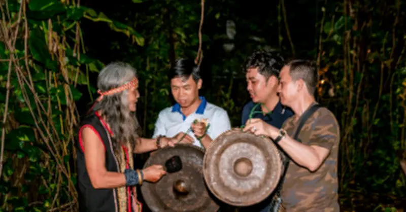 Im lìm giữa núi rừng, bản làng ở Măng Đen bất ngờ thức giấc