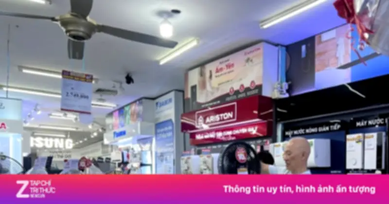 Điện lạnh 'cháy hàng' tại TP.HCM giữa mùa nắng nóng, người dân đổ xô mua sắm sớm