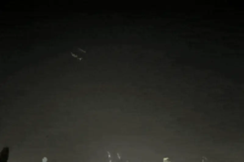 Iran Bác Bỏ 'Vòng Lặp Chiến Tranh' Của Trump, Đáp Trả Bằng Tấn Công Tàu Sân Bay Mỹ