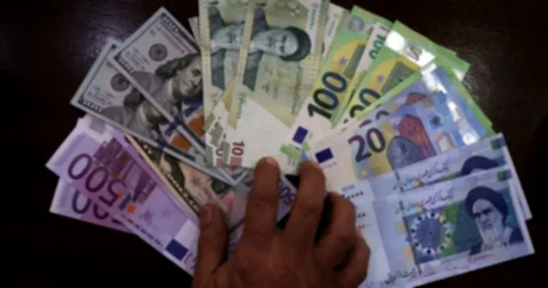 Iran đối mặt khủng hoảng tiền tệ: Rial mất giá gần 15% chỉ trong 2 ngày