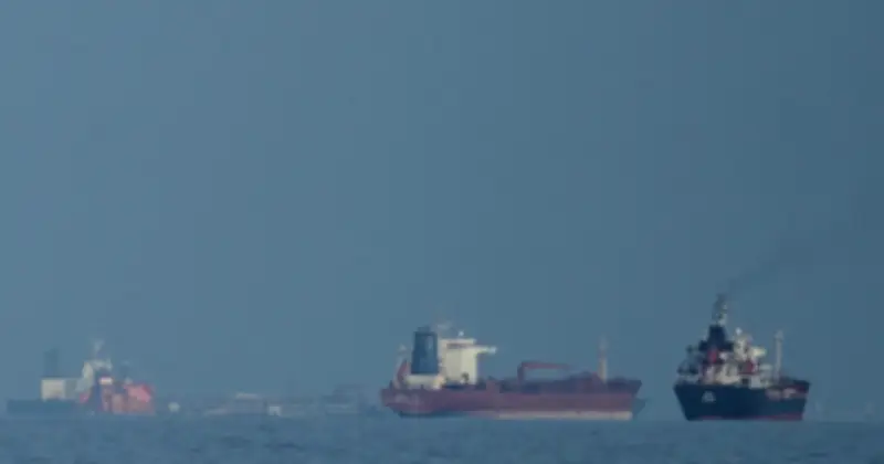 Iran mở cửa eo biển Hormuz theo thỏa thuận ngừng bắn, Mỹ hoan nghênh nhưng duy trì phong tỏa