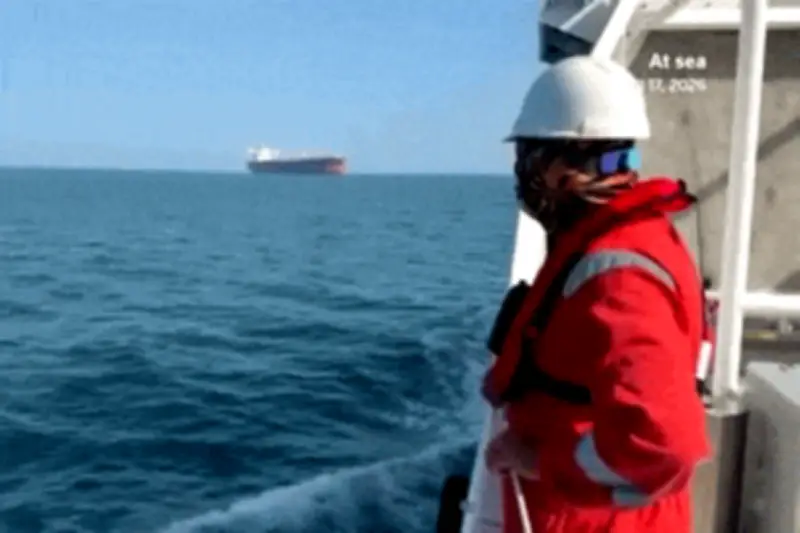 Iran Tái Đóng Cửa Eo Biển Hormuz, Đáp Trả Mỹ Vi Phạm Thỏa Thuận Ngừng Bắn