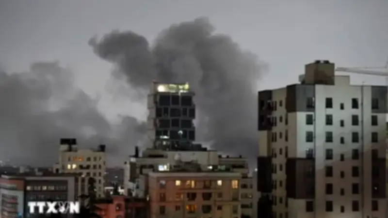 Iran tuyên bố chiến thắng, Mỹ tạm dừng tấn công trước đàm phán hòa bình tại Islamabad